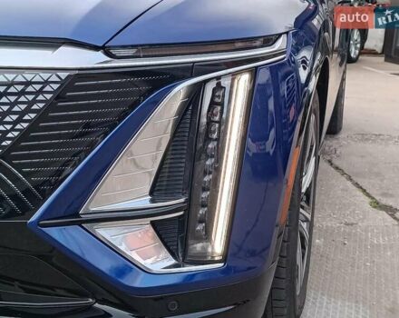 Синий Кадиллак Lyriq, объемом двигателя 0 л и пробегом 25 тыс. км за 45280 $, фото 5 на Automoto.ua