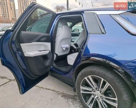 Синий Кадиллак Lyriq, объемом двигателя 0 л и пробегом 25 тыс. км за 45280 $, фото 15 на Automoto.ua