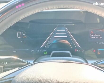 Синий Кадиллак Lyriq, объемом двигателя 0 л и пробегом 25 тыс. км за 46440 $, фото 22 на Automoto.ua