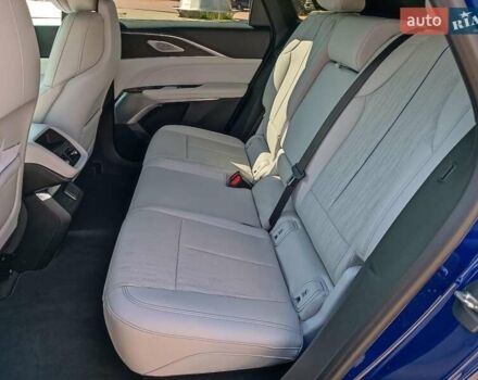 Синий Кадиллак Lyriq, объемом двигателя 0 л и пробегом 25 тыс. км за 46440 $, фото 13 на Automoto.ua