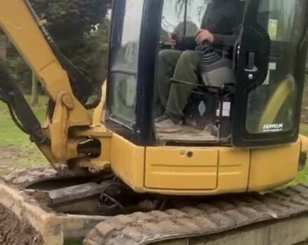 Катерпиллер 305, объемом двигателя 2.45 л и пробегом 4 тыс. км за 31338 $, фото 3 на Automoto.ua