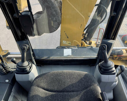 Желтый Катерпиллер 444, объемом двигателя 4 л и пробегом 7 тыс. км за 72900 $, фото 3 на Automoto.ua