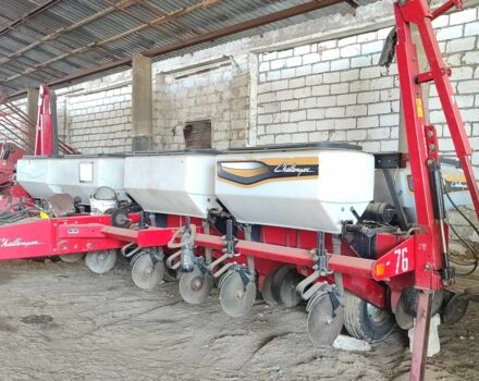 Красный Челленджер 8108, объемом двигателя 0 л и пробегом 0 тыс. км за 18000 $, фото 3 на Automoto.ua