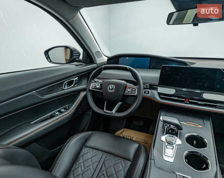 Серый Чанган Uni-K, объемом двигателя 2 л и пробегом 5 тыс. км за 28868 $, фото 11 на Automoto.ua