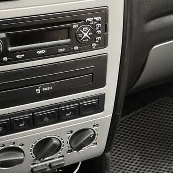 Бежевый Чери Амулет, объемом двигателя 1.6 л и пробегом 170 тыс. км за 1350 $, фото 4 на Automoto.ua