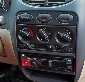 Красный Чери Кью Кью, объемом двигателя 1.08 л и пробегом 82 тыс. км за 2000 $, фото 3 на Automoto.ua