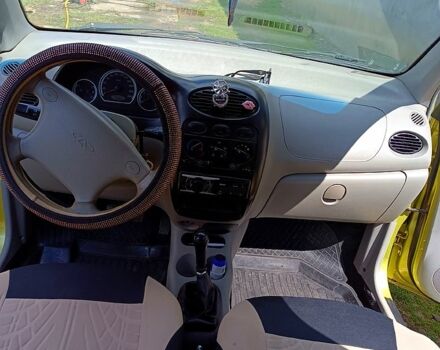 Желтый Чери Кью Кью, объемом двигателя 1.1 л и пробегом 112 тыс. км за 2130 $, фото 2 на Automoto.ua