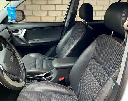 Белый Чери Tiggo 3, объемом двигателя 1.6 л и пробегом 90 тыс. км за 4700 $, фото 2 на Automoto.ua