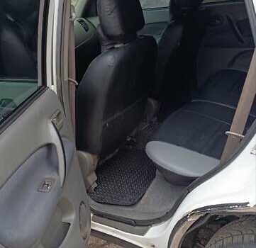 Белый Чери Тигго, объемом двигателя 2 л и пробегом 275 тыс. км за 2700 $, фото 13 на Automoto.ua