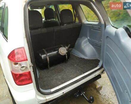 Белый Чери Тигго, объемом двигателя 2.4 л и пробегом 130 тыс. км за 3400 $, фото 4 на Automoto.ua