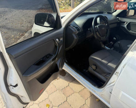 Белый Чери Тигго, объемом двигателя 1.85 л и пробегом 333 тыс. км за 4350 $, фото 9 на Automoto.ua