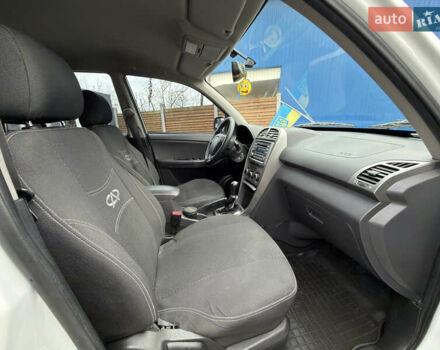 Белый Чери Тигго, объемом двигателя 1.85 л и пробегом 200 тыс. км за 4600 $, фото 13 на Automoto.ua