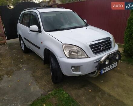 Белый Чери Тигго, объемом двигателя 2.4 л и пробегом 130 тыс. км за 3400 $, фото 1 на Automoto.ua