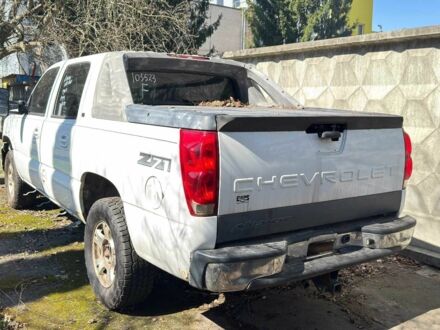 Білий Шевроле Аваланч, об'ємом двигуна 5.7 л та пробігом 400 тис. км за 3800 $, фото 1 на Automoto.ua