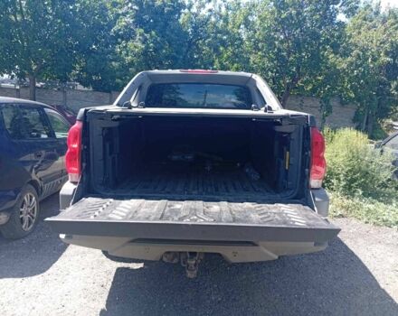 Черный Шевроле Аваланч, объемом двигателя 5.3 л и пробегом 200 тыс. км за 4400 $, фото 1 на Automoto.ua