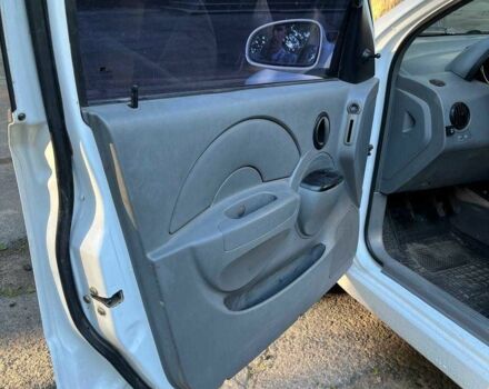 Белый Шевроле Авео, объемом двигателя 1.5 л и пробегом 300 тыс. км за 2202 $, фото 11 на Automoto.ua