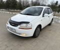 Белый Шевроле Авео, объемом двигателя 1.5 л и пробегом 200 тыс. км за 2350 $, фото 1 на Automoto.ua