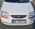 Белый Шевроле Авео, объемом двигателя 1.5 л и пробегом 333 тыс. км за 3750 $, фото 1 на Automoto.ua