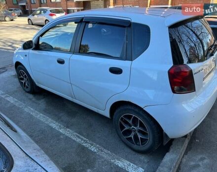 Белый Шевроле Авео, объемом двигателя 1.5 л и пробегом 300 тыс. км за 4131 $, фото 2 на Automoto.ua