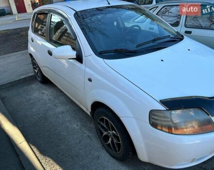 Белый Шевроле Авео, объемом двигателя 1.5 л и пробегом 300 тыс. км за 4131 $, фото 3 на Automoto.ua