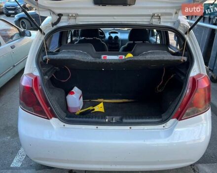Белый Шевроле Авео, объемом двигателя 1.5 л и пробегом 300 тыс. км за 4131 $, фото 6 на Automoto.ua