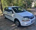 Белый Шевроле Авео, объемом двигателя 1.5 л и пробегом 140 тыс. км за 2600 $, фото 1 на Automoto.ua