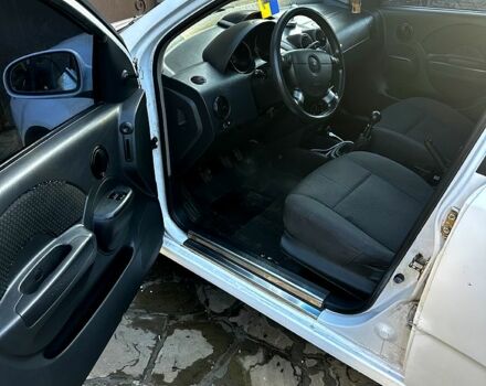 Белый Шевроле Авео, объемом двигателя 1.5 л и пробегом 213 тыс. км за 2350 $, фото 9 на Automoto.ua