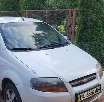 Белый Шевроле Авео, объемом двигателя 1.5 л и пробегом 295 тыс. км за 3000 $, фото 2 на Automoto.ua