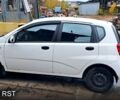 Білий Шевроле Авео, об'ємом двигуна 1.5 л та пробігом 200 тис. км за 2600 $, фото 1 на Automoto.ua