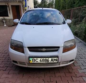 Белый Шевроле Авео, объемом двигателя 1.5 л и пробегом 295 тыс. км за 3000 $, фото 3 на Automoto.ua