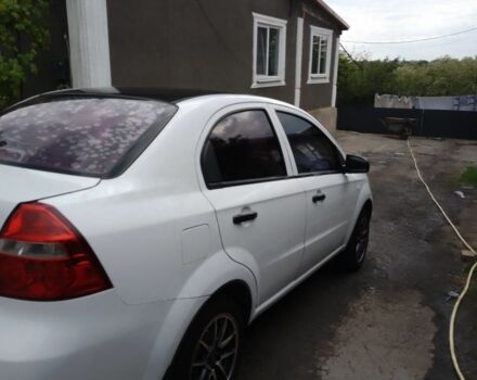 Белый Шевроле Авео, объемом двигателя 1.5 л и пробегом 232 тыс. км за 3300 $, фото 4 на Automoto.ua