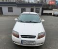 Белый Шевроле Авео, объемом двигателя 1.5 л и пробегом 245 тыс. км за 3350 $, фото 3 на Automoto.ua