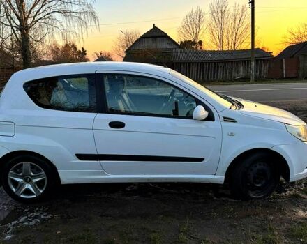 Белый Шевроле Авео, объемом двигателя 1.5 л и пробегом 245 тыс. км за 3900 $, фото 2 на Automoto.ua