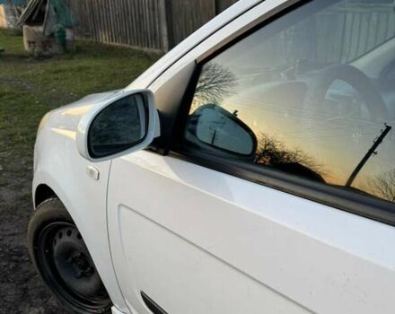 Белый Шевроле Авео, объемом двигателя 1.5 л и пробегом 245 тыс. км за 3890 $, фото 2 на Automoto.ua