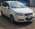 Белый Шевроле Авео, объемом двигателя 1.5 л и пробегом 250 тыс. км за 3950 $, фото 2 на Automoto.ua