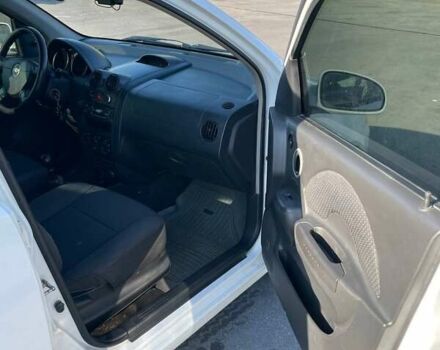 Белый Шевроле Авео, объемом двигателя 1.5 л и пробегом 310 тыс. км за 2500 $, фото 12 на Automoto.ua