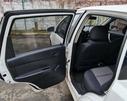 Білий Шевроле Авео, об'ємом двигуна 1.5 л та пробігом 80 тис. км за 4500 $, фото 3 на Automoto.ua
