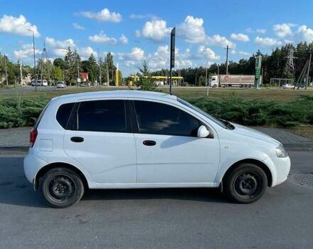 Белый Шевроле Авео, объемом двигателя 1.5 л и пробегом 310 тыс. км за 2500 $, фото 5 на Automoto.ua