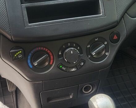 Белый Шевроле Авео, объемом двигателя 1.5 л и пробегом 250 тыс. км за 3950 $, фото 9 на Automoto.ua