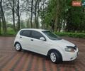 Белый Шевроле Авео, объемом двигателя 1.5 л и пробегом 313 тыс. км за 2450 $, фото 1 на Automoto.ua
