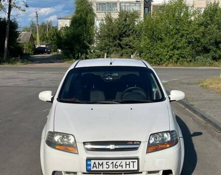 Белый Шевроле Авео, объемом двигателя 1.5 л и пробегом 310 тыс. км за 2500 $, фото 1 на Automoto.ua
