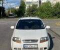 Белый Шевроле Авео, объемом двигателя 1.5 л и пробегом 310 тыс. км за 2500 $, фото 1 на Automoto.ua