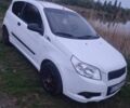 Белый Шевроле Авео, объемом двигателя 1.5 л и пробегом 220 тыс. км за 3200 $, фото 1 на Automoto.ua