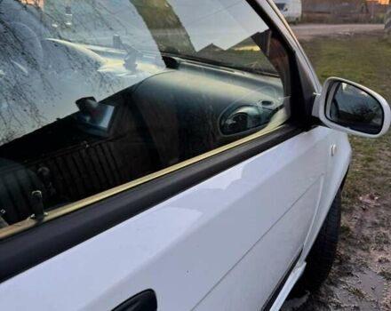 Белый Шевроле Авео, объемом двигателя 1.5 л и пробегом 245 тыс. км за 3890 $, фото 3 на Automoto.ua