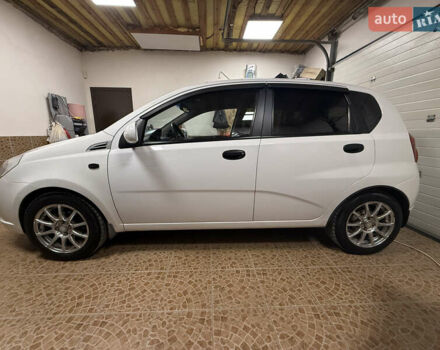 Белый Шевроле Авео, объемом двигателя 1.5 л и пробегом 229 тыс. км за 4300 $, фото 11 на Automoto.ua