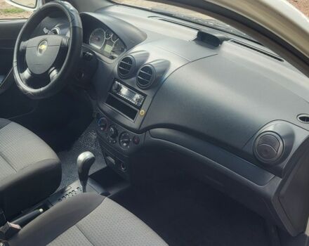 Белый Шевроле Авео, объемом двигателя 1.5 л и пробегом 250 тыс. км за 3950 $, фото 7 на Automoto.ua