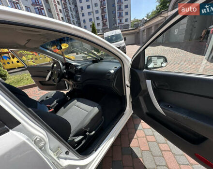 Білий Шевроле Авео, об'ємом двигуна 1.5 л та пробігом 81 тис. км за 4850 $, фото 153 на Automoto.ua