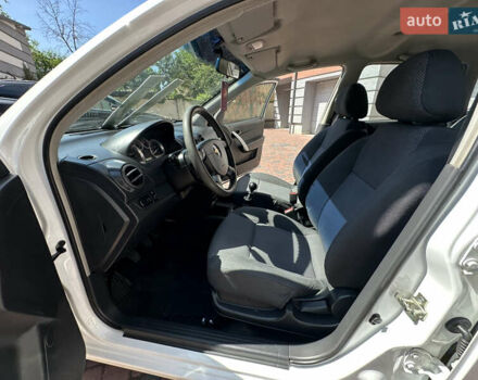 Білий Шевроле Авео, об'ємом двигуна 1.5 л та пробігом 81 тис. км за 4850 $, фото 128 на Automoto.ua