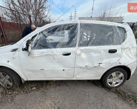 Белый Шевроле Авео, объемом двигателя 1.5 л и пробегом 35 тыс. км за 1600 $, фото 1 на Automoto.ua