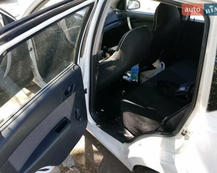 Белый Шевроле Авео, объемом двигателя 1.2 л и пробегом 207 тыс. км за 4700 $, фото 7 на Automoto.ua